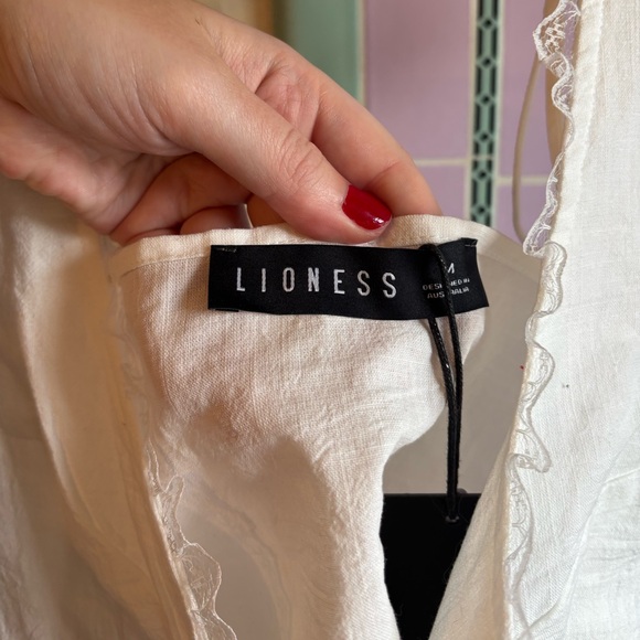 NWT Lioness Urban Outfitters white lace corset top - Picture 7 of 9